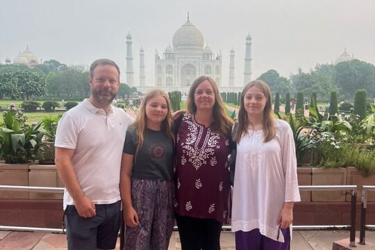 Luxury Sunrise Taj Mahal Tour by SUV Car From Delhi-All Inclusive